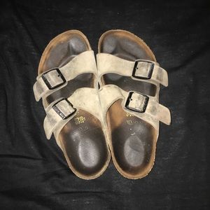 Birkenstock Shoes - Tan Birkenstock Arizona sandals Birkenstock Shoes - Tan Birkenstock Arizona sandals